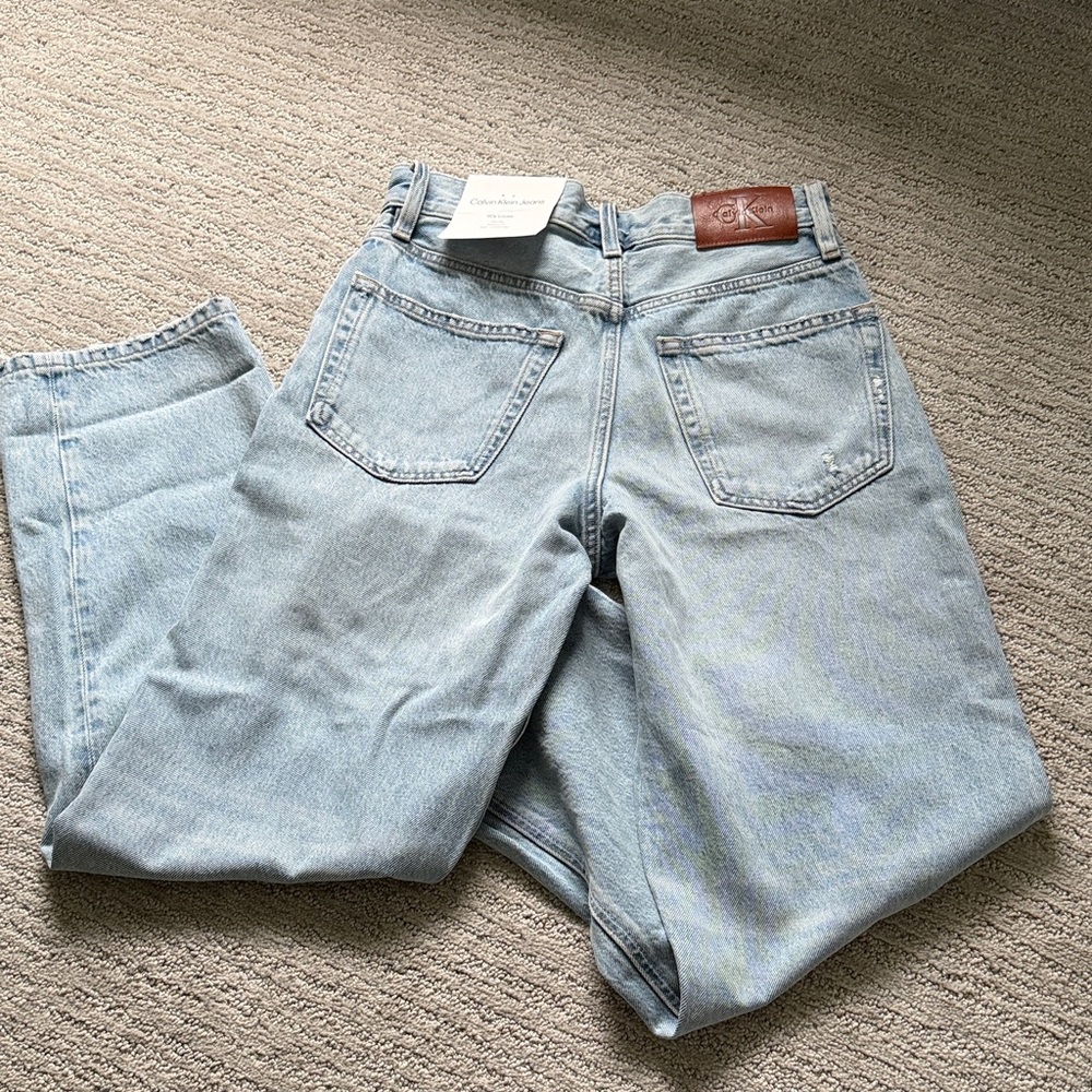 NWT Calvin Klein 90s Loose Light Blue Denim Jeans - Picture 4 of 5